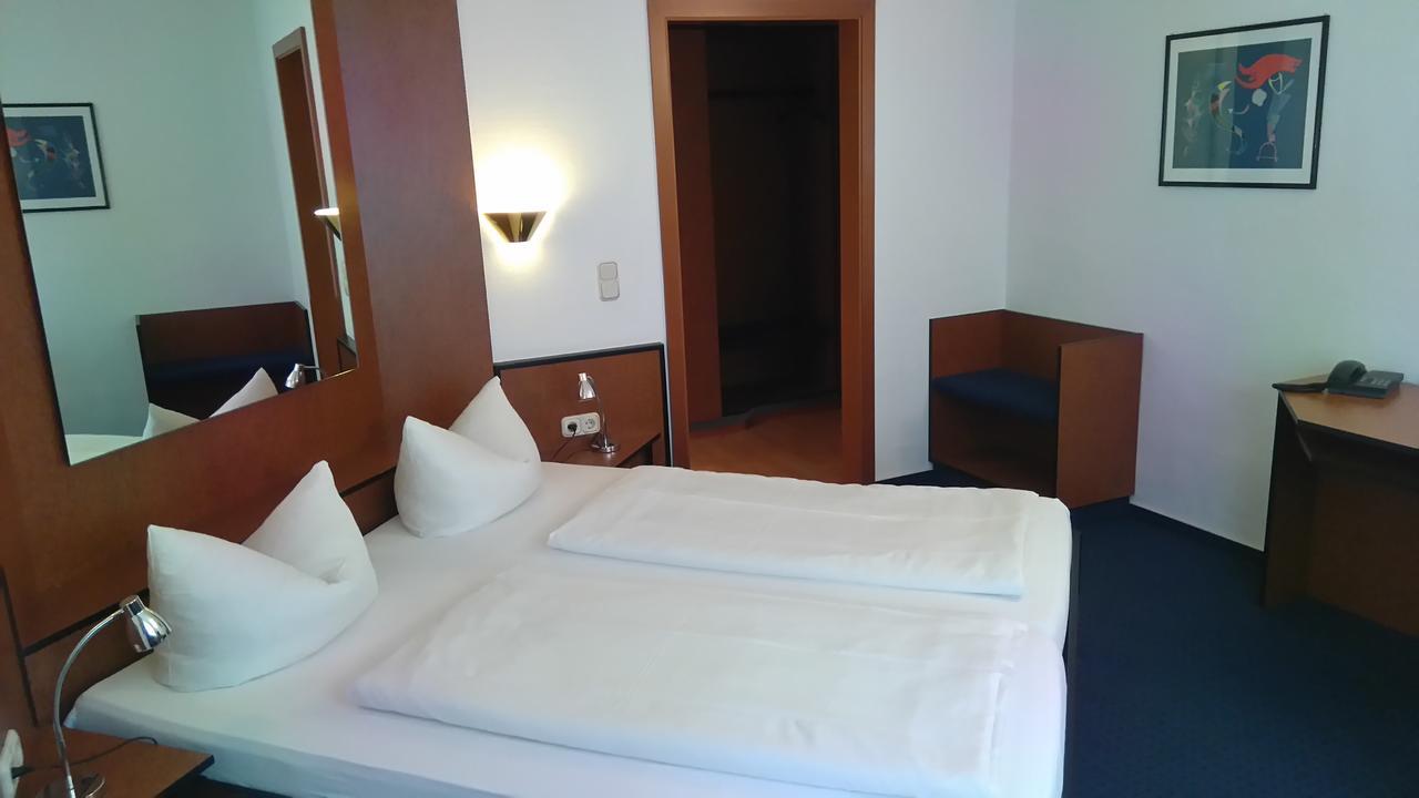 Hotel Loewensteiner Hof Haus Am Neuplatz เวิร์ทไฮม์ ภายนอก รูปภาพ