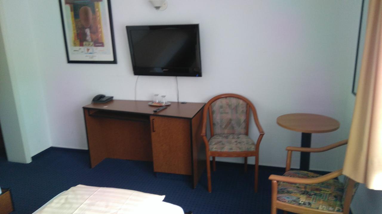Hotel Loewensteiner Hof Haus Am Neuplatz เวิร์ทไฮม์ ภายนอก รูปภาพ