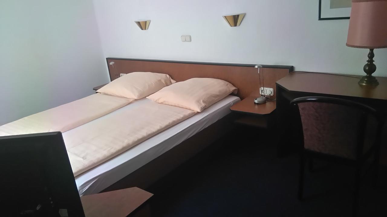 Hotel Loewensteiner Hof Haus Am Neuplatz เวิร์ทไฮม์ ภายนอก รูปภาพ